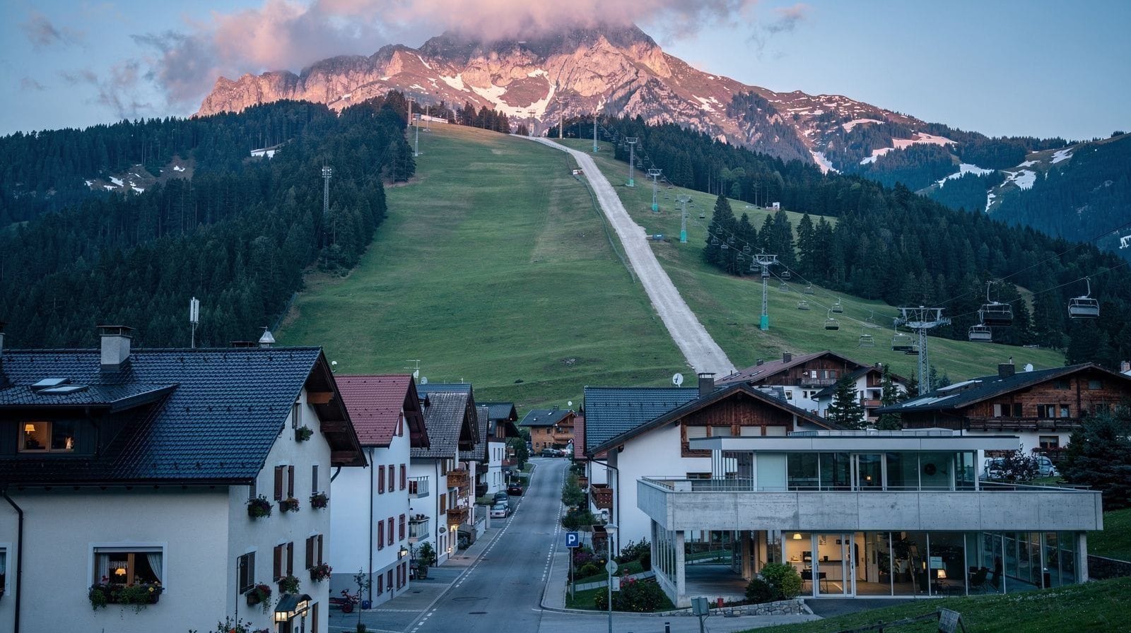 Kitzbühel vs the Olympia SkiWorld Innsbruck
