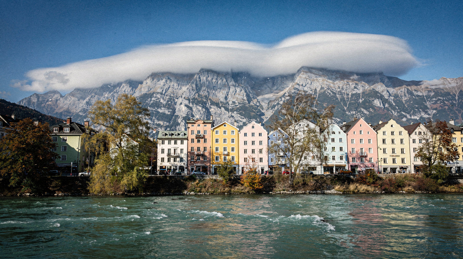 The Föhn Wind and the City's Mood