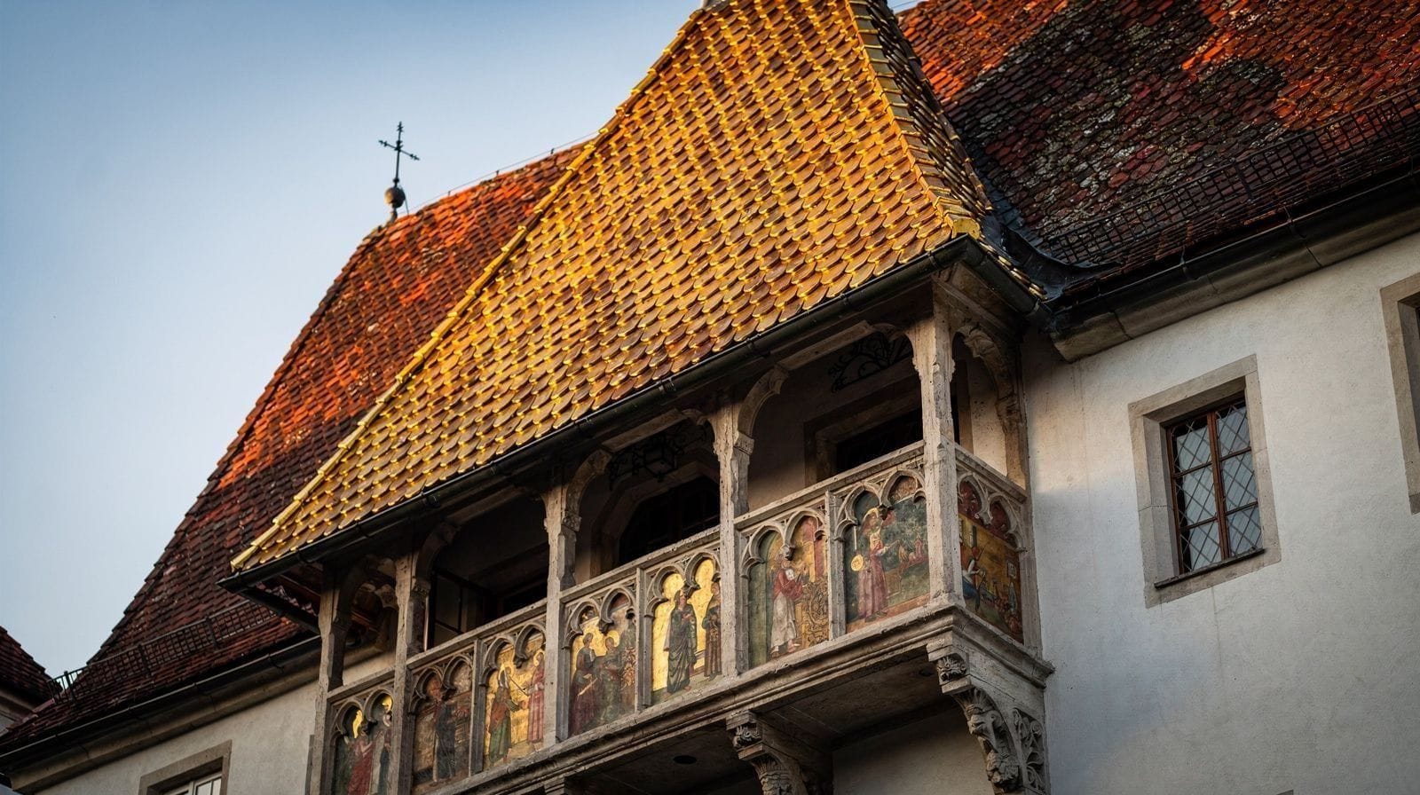 The Golden Roof Is Not Gold