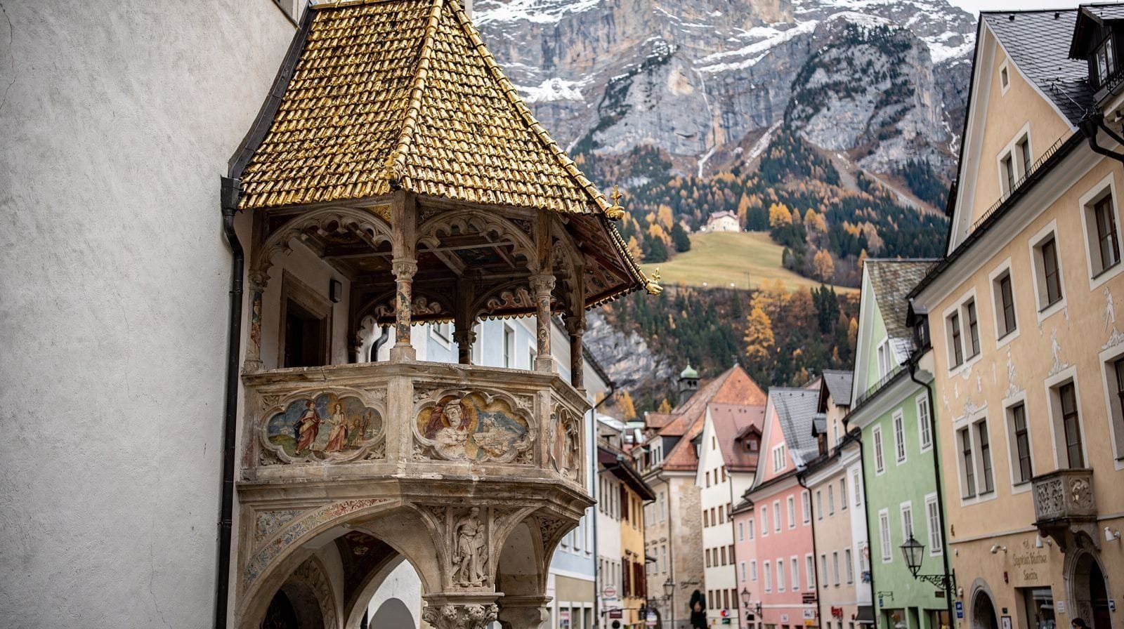 The Golden Roof and Imperial Quarter: What to Know Before You Go
