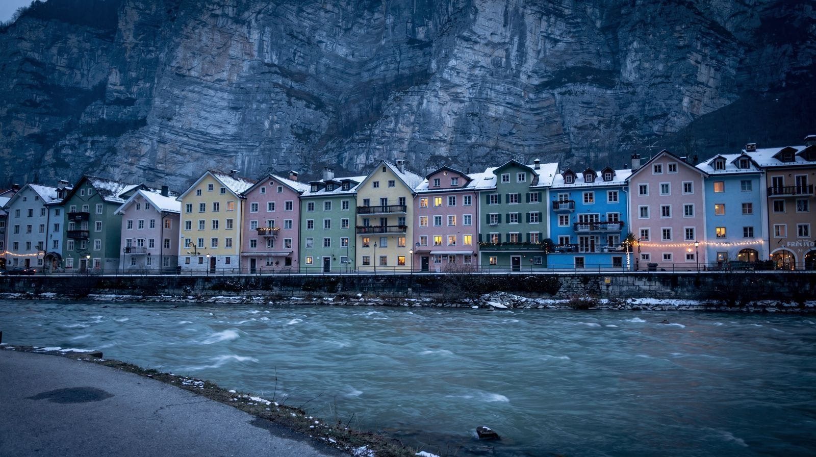 The Inn River Walk in Innsbruck: Colourful Houses and Nordkette Views
