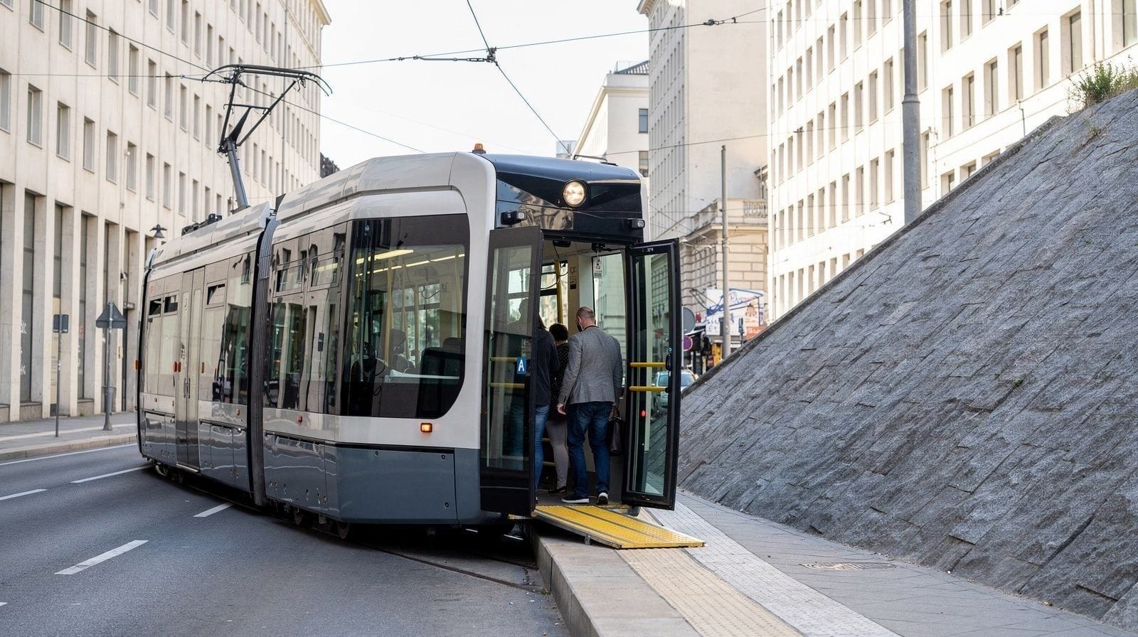 Public Transport in Innsbruck: IVB Buses vs the VVT Regional Network