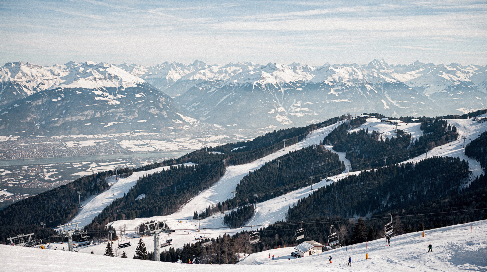 Can You Ski a Different Mountain Every Day from Innsbruck?