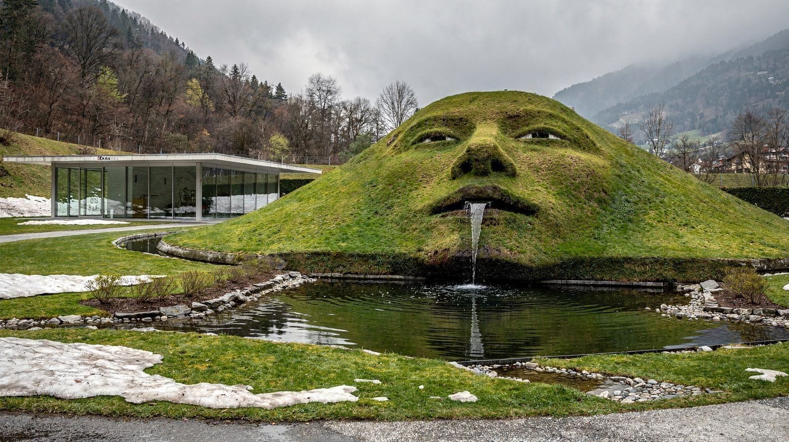 When to Visit Swarovski Crystal Worlds to Avoid the Crowds