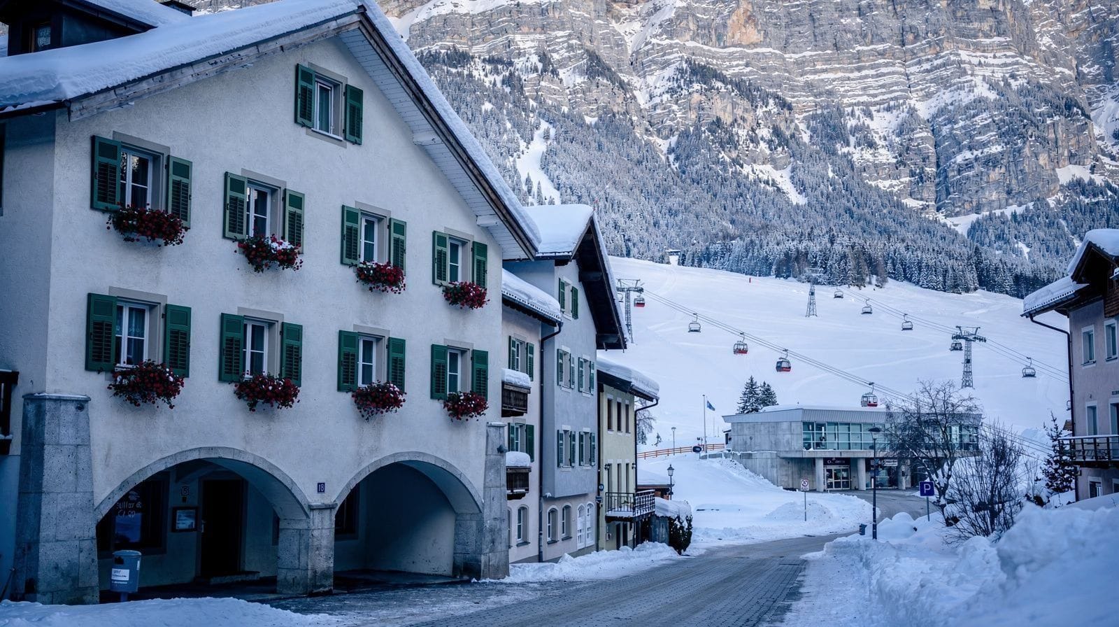 Where to Stay for Skiing: Innsbruck City or a Ski Valley?